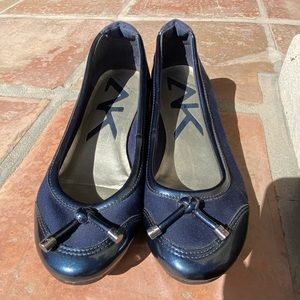 Anne Klein Sport versatile low flat. Size 7